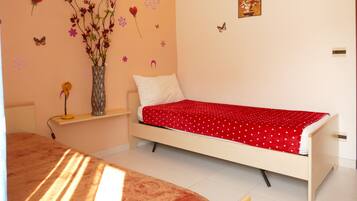 2 bedrooms, iron/ironing board, WiFi, bed sheets