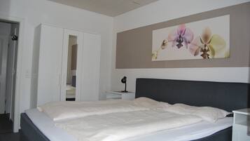 2 bedrooms, desk, iron/ironing board, free WiFi