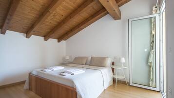 2 bedrooms, travel crib, free WiFi, bed sheets