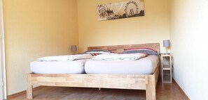 1 dormitorio, tabla de planchar con plancha, wifi y ropa de cama