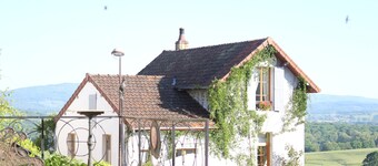 Charmantes Haus am Dorfplatz mit Terrasse und Pergola