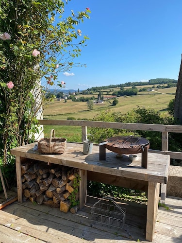 Stylish living in the village square with a large terrace overlooking the Morvan