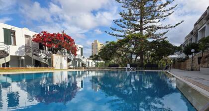 Huoneisto Jacaranda uima-allas, muutaman metrin päässä merestä ja ranta, langaton, satelliitti-tv