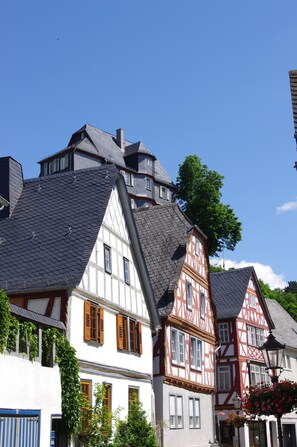 Exterior - Maisonette charming apartment, near bike and. Hiking trails in the Nassau / Limburg nature park (Altendiez)