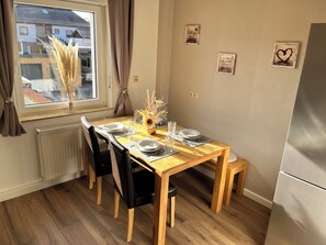Dining - Maisonette charming apartment, near bike and. Hiking trails in the Nassau / Limburg nature park (Altendiez)