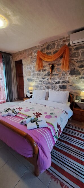 2 bedrooms, in-room safe, iron/ironing board, travel cot