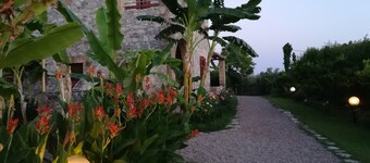 Lovingly furnished, family-friendly, secluded, natural stone bungalow