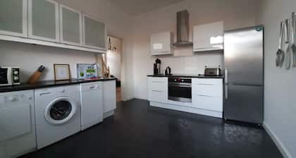 Charm. Stadtfewo, 5 Stars, 2-5 Pers. 120sqm, 2 bedrooms., 2 bathrooms, Dachterr. W-lan