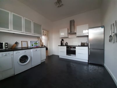 Charm. Stadtfewo, 5 Estrellas, 2-5 Pers. 120mts, 2 dormitorios., 2 baños, Dachterr. W-lan