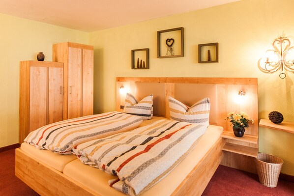 2 chambres, fer et planche à repasser, lit parapluie, Wi-Fi gratuit