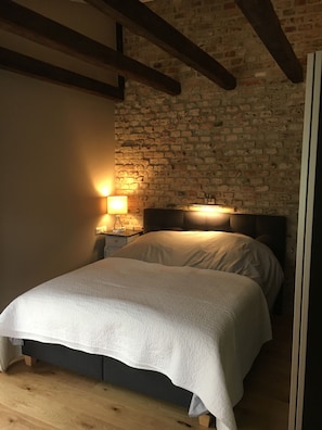 1 chambre, fer et planche Ă repasser, lit parapluie, Wi-Fi