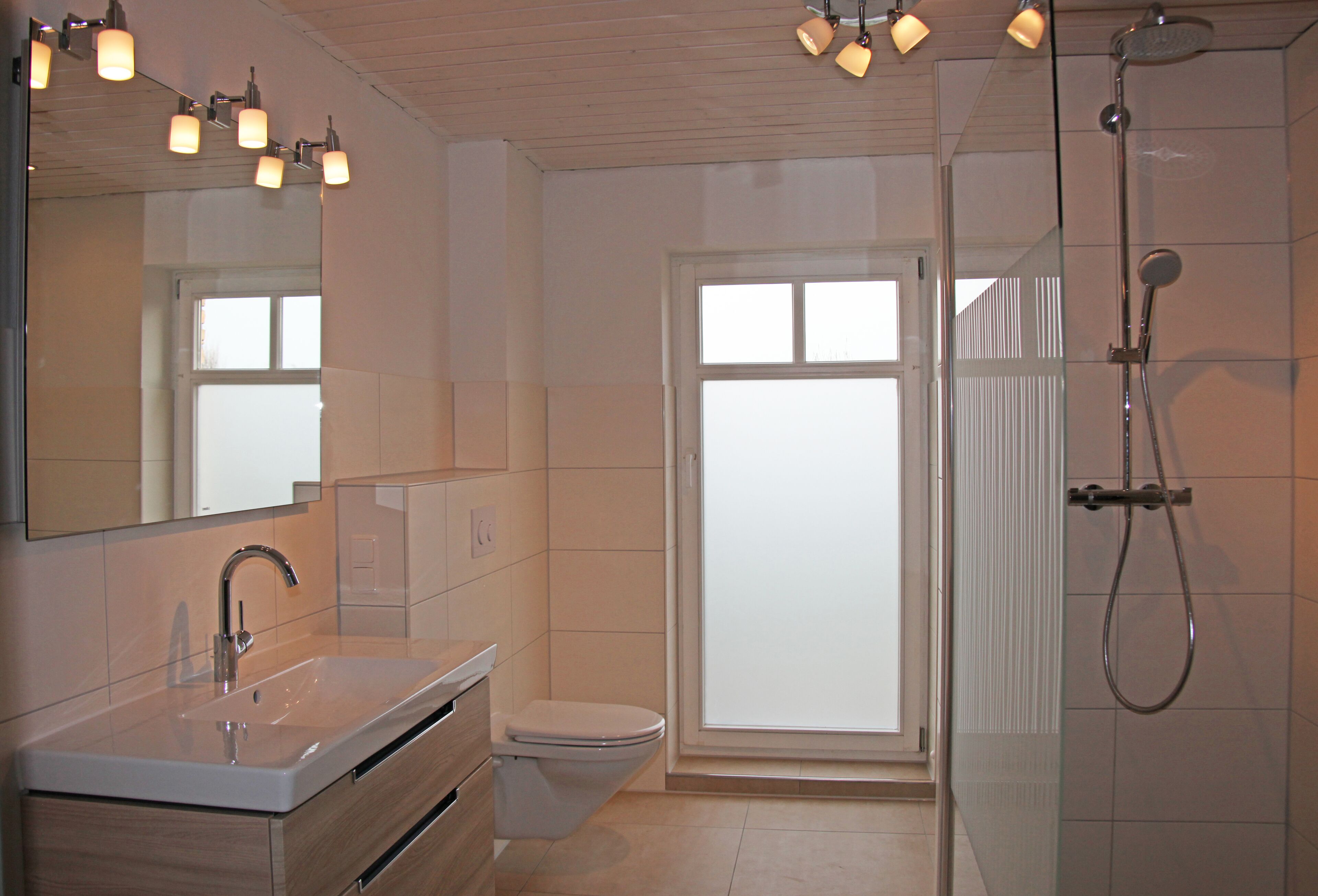 Dusche, Handtücher, Seife, Toilettenpapier