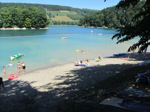 Sun loungers - Treat yourself to rest and relaxation in the beautiful Sauerland directly on the lake. (Meschede)