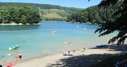 Gönnen Sie sich Erholung und Entspannung im schönen Sauerland direkt am See.
