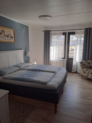 3 bedrooms, iron/ironing board, travel cot, free WiFi