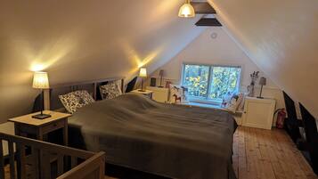 1 bedroom, travel cot, free WiFi, bed sheets