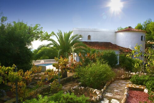 Stylish villa, garden, pool, sea view, air con, WLAN incl. SatTv