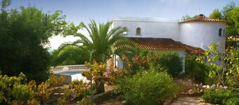 Stylish villa, garden, pool, sea view, air con, WLAN incl. SatTv