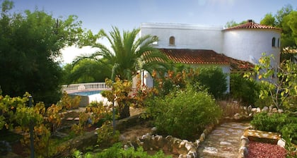 Stylish villa, garden, pool, sea view, air con, WLAN incl. SatTv
