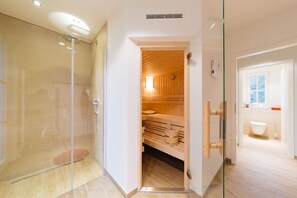 Sauna - quiet thatched roof house, close to the dune forest, sauna, fireplace, WiFi, 2 bedrooms (Glowe)