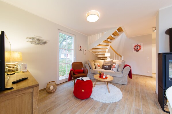 TV, fireplace, DVD player, video library