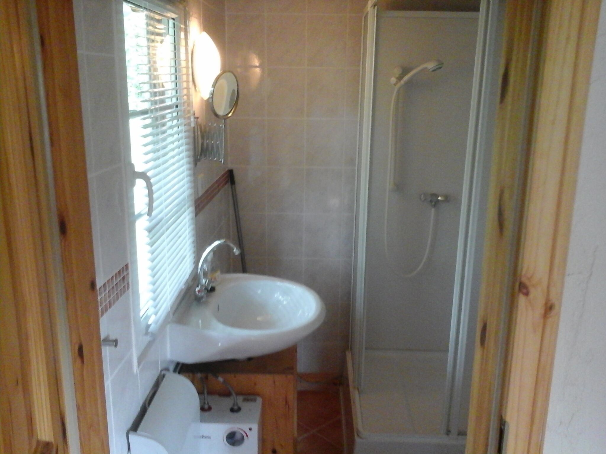 Dusche, Handtücher, Seife, Toilettenpapier