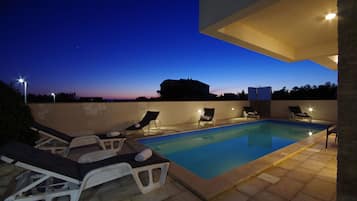 Outdoor pool, a heated pool