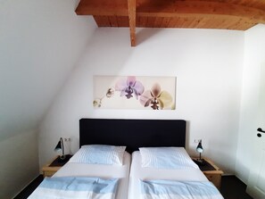 2 bedrooms, desk, iron/ironing board, free WiFi