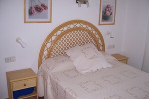 3 bedrooms, iron/ironing board, travel cot, free WiFi