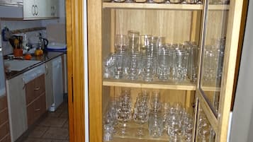 冰箱、微波炉、烤箱、炉灶