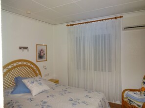 3 chambres, fer et planche à repasser, lit parapluie, Wi-Fi gratuit