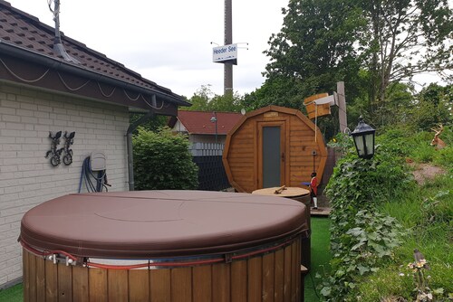 Bungalow Heeder See -hotellissa sauna, kylpyamme, uima-allas, 8 hlöä., Wi-Fi, 