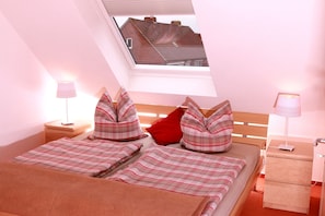 2 habitaciones, tabla de planchar con plancha, wifi y ropa de cama