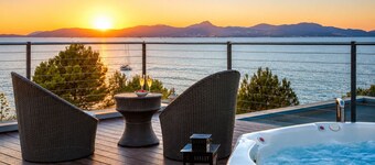 Ferienhaus mit Meerblick und Whirlpool: Traum-Sandbuchten nur 3 min zu fuß