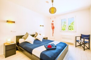 3 slaapkamers, een kluis op de kamer, een bureau