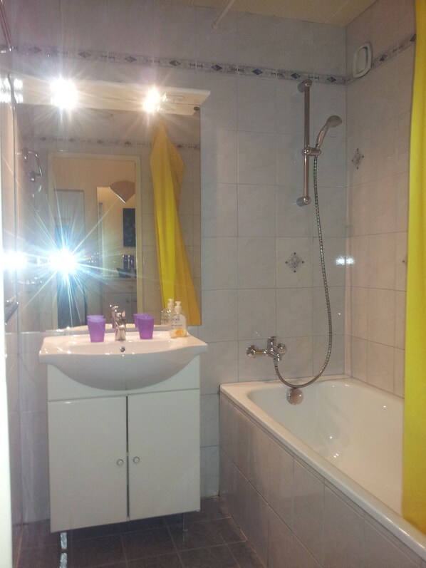 Combined shower/tub, hair dryer, towels, soap