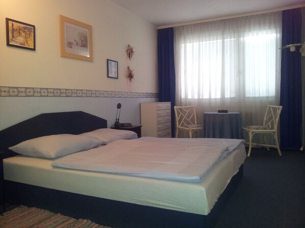 2 Schlafzimmer, Schreibtisch, Bügeleisen/Bügelbrett, WLAN