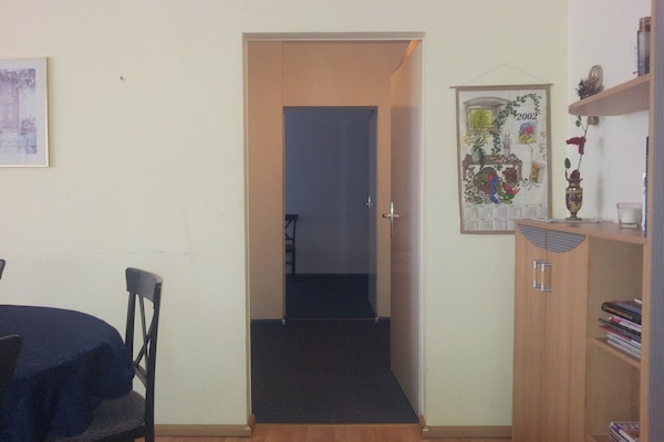 Wohnzimmer Blick Richtung Schlafzimmer