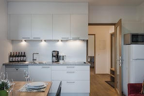 Fridge, microwave, stovetop, dishwasher - Messnerhof winery, lovingly furnished, on the outskirts of Bolzano (Bozen)
