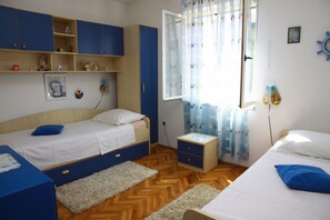 3 bedrooms, iron/ironing board, free WiFi, bed sheets