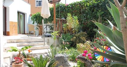 Mukava huoneisto puutarha kalastajakylässä kaukana massaturismin