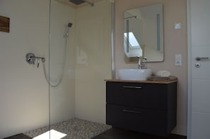 Combined shower/tub, hair dryer, towels, soap