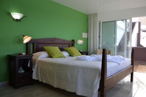 2 Schlafzimmer, Schreibtisch, Bügeleisen/Bügelbrett, WLAN