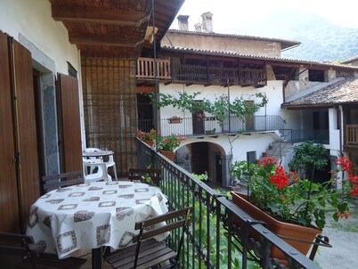 Casa Enrica, up to 4 people, 200m to the lake, very quiet and romantic location