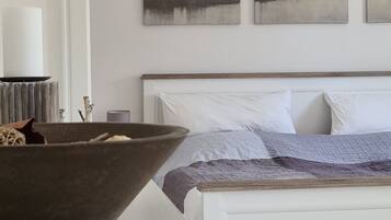 3 bedrooms, soundproofing, iron/ironing board, travel crib