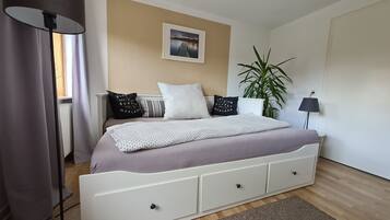 3 chambres, chambres insonorisées, fer et planche à repasser
