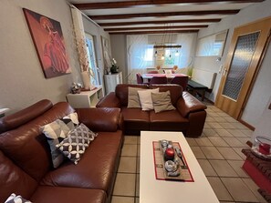 Smart TV, fireplace, DVD player, books