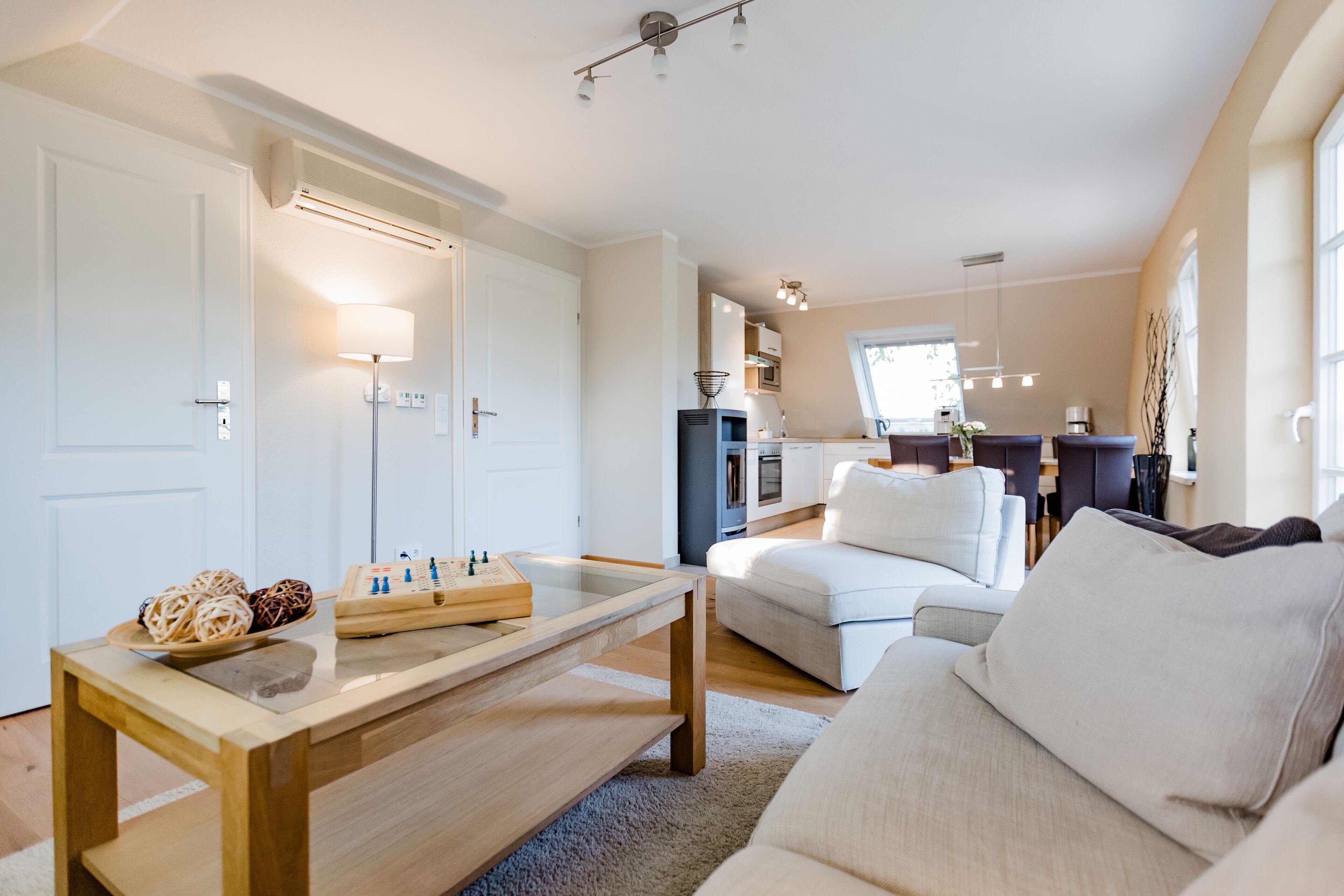 Smart-TV, Kamin, DVD-Player, Stereoanlage