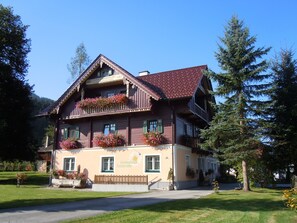 Exterior - Cottage in the mountains - a typical house with large garden (Pruggern)