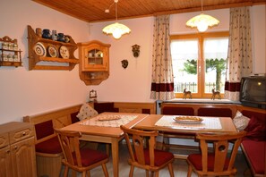 Dining - Cottage in the mountains - a typical house with large garden (Pruggern)